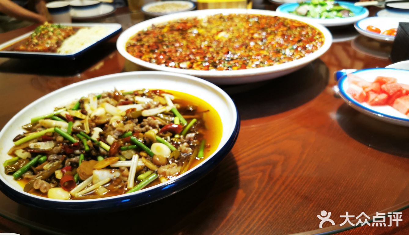 烧白，来凤鱼，蒜泥白肉，番茄丸子