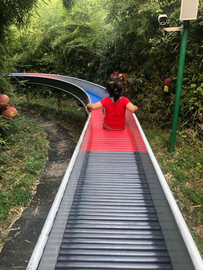 翡翠山山顶五彩滑道售票处-"五彩滑道,去了那么多年的闵体,真的是第一