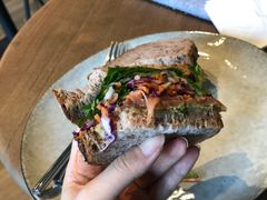 三文鱼鸡蛋牛油果三明治-Wagas沃歌斯(大学路店)