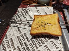 炼乳烤盒马北海道吐司-火塘云南烧烤大排档