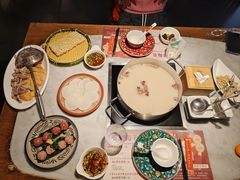 -尚尚仙·酸汤猪手·猪肚鸡火锅(华联万柳购物中心店)