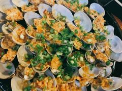 铁板花甲-何师烧烤Pro ·江湖川菜·小龙虾·精酿(太古里旗舰店)