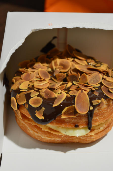 woody baker沃倍可(梅龙镇广场店)-"杏仁黑巧乐力看起来还不错,但是不