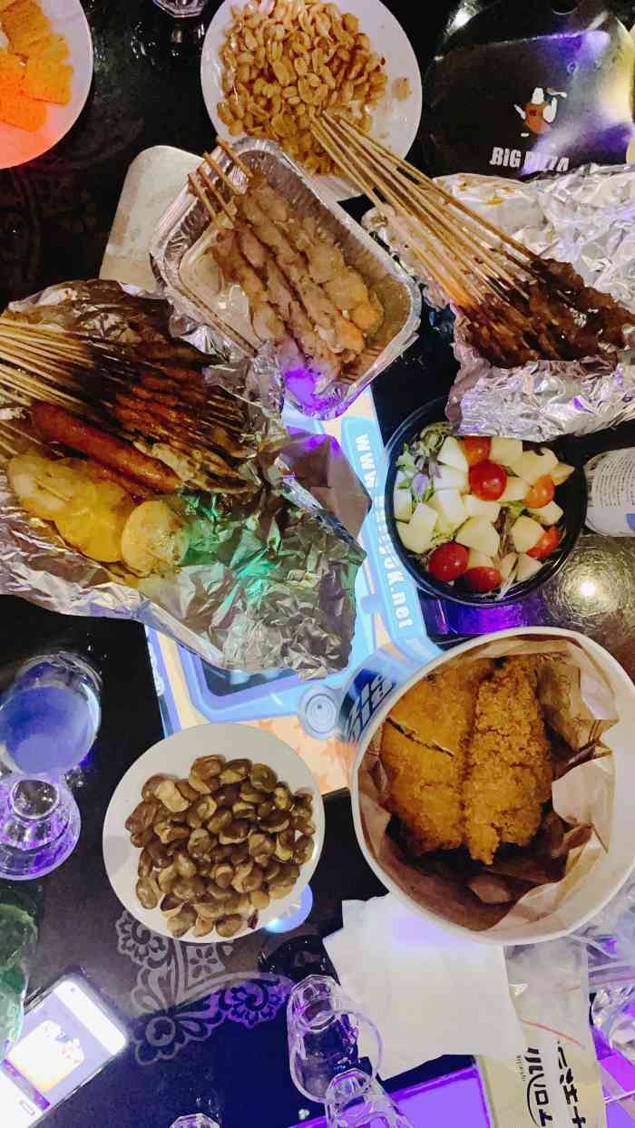 欢乐汇量贩ktv-"里面很干净,也挺好的,和同事去过好几次了.