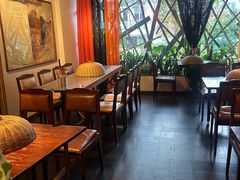 -Cuc Gach Quan Restaurant