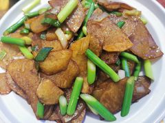干锅土豆片-雪乡人家东北菜·铁锅炖一切(高斯路店)