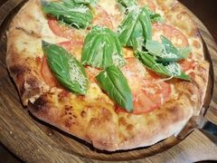 -卡普里披萨·牛扒·下午茶