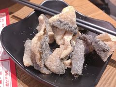 鲜炸鱼皮-無牌小范·香港明星美食