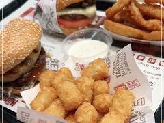 -The Habit Burger Grill 哈比特汉堡(世博店)