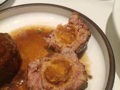 鸭蛋黄狮子头-梅飞酒家(名辉豪庭店)