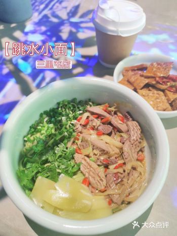 沉浸式吃饭，爽歪歪啊  好吃的面 ，不只是在重庆