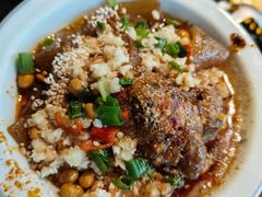 -老牌坊云南鱼豆花火锅(哈西万达店)