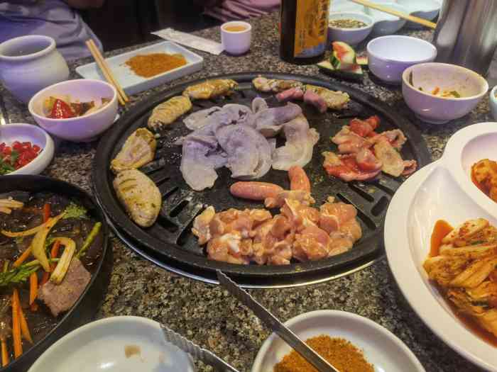 明月三千里烤肉·深夜烤吧(枣园店)-"每次遛狗都能看到这家店,并且