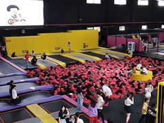 -嘿哟动霸CHUA·新潮玩运动娱乐中心·蹦床滑冰团建乐园