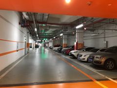 -虹桥天地-停车场