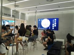 等位区-喜茶(深圳丰盛町店)
