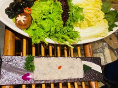 -老牌坊云南鱼豆花火锅(爱建店)