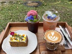 -Chom Cafe and Restaurant
