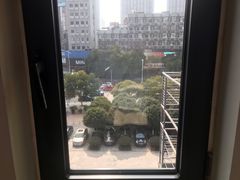 -八度音乐吉他教室(汉广店)