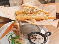 招牌黑松露芝士薯条-Mark&Mars Restaurant