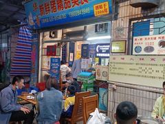 大堂-华哥新鲜猪精品美食