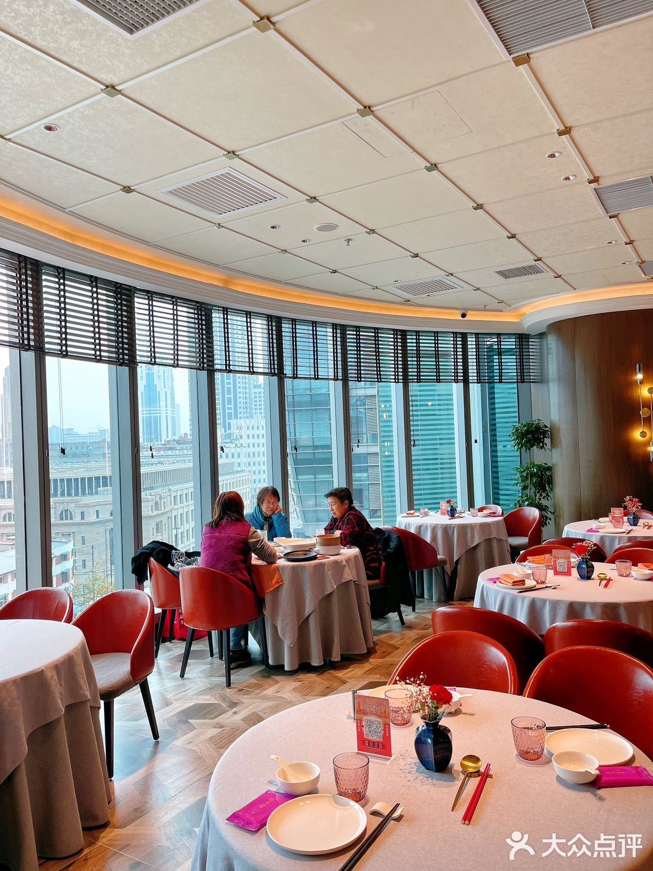 南京东路299号宏伊广场六层S-604店铺