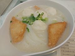 至潮鱼蛋片头河-翠华餐厅(香港国际机场店)