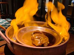 招牌铜盘香草火焰鸡-三号黄浦会Canton Table