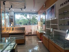 -光明眼镜·蔡司授权(徐泾店)