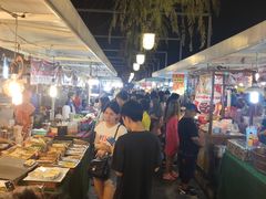 -席娜卡琳火车铁道夜市