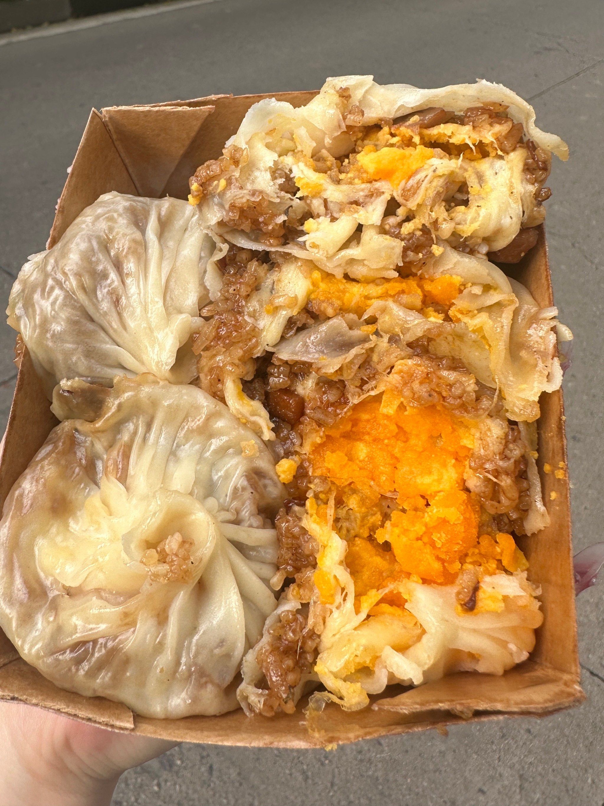 糯叽叽的咸蛋黄芝士烧麦!