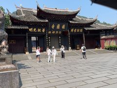 -峨眉山报国寺