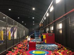 -嘿哟动霸CHUA·新潮玩运动娱乐中心·蹦床滑冰团建乐园