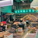 这是青岛！八毛撸串的烧烤！给几个女生吃撑了…