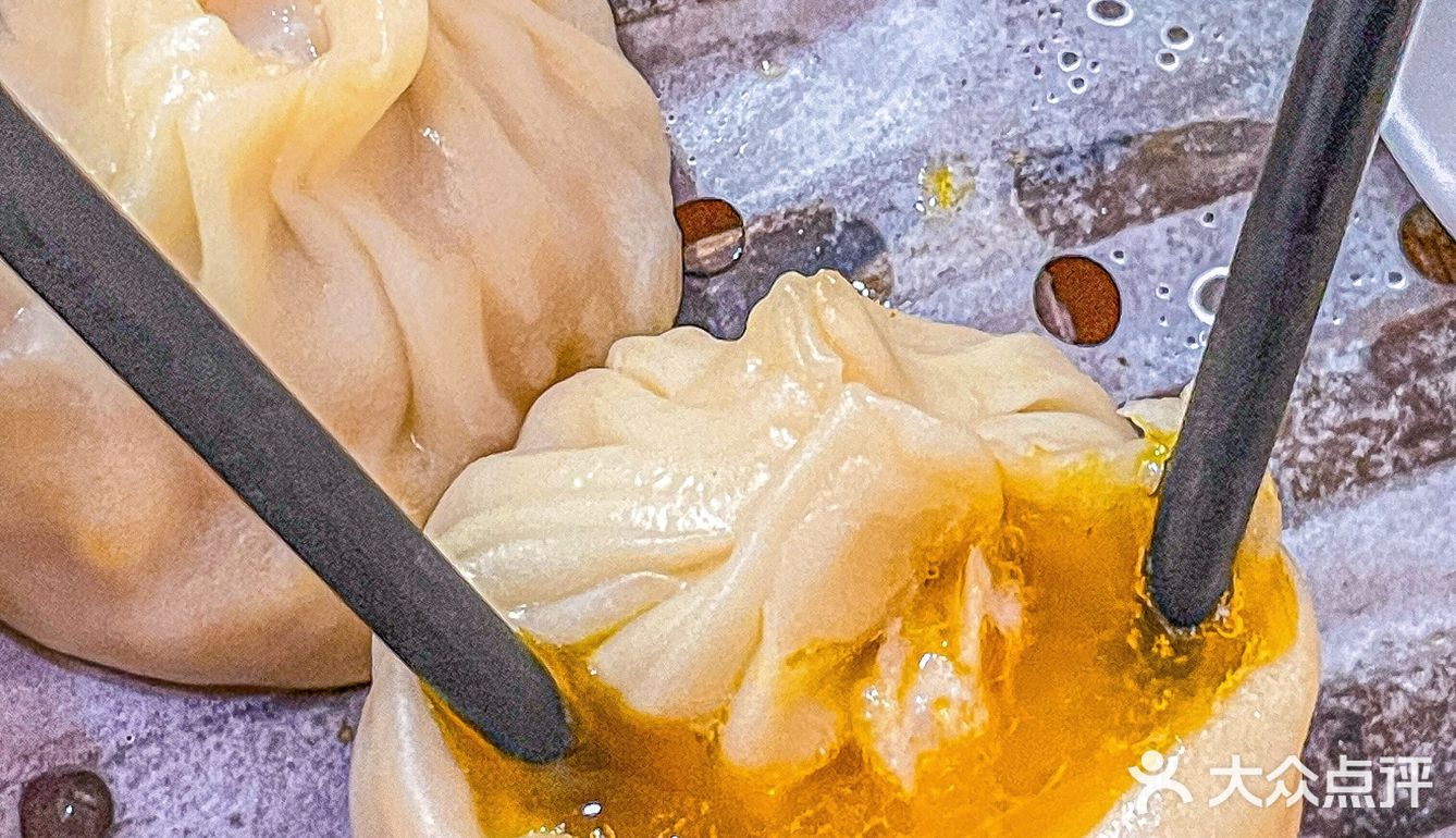 必吃榜，也是上海唯1一家米其林必吃榜蟹粉小笼