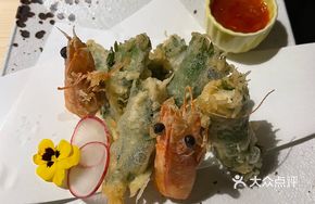 Perilla Shrimp Tempura with Thai Chili Sauce