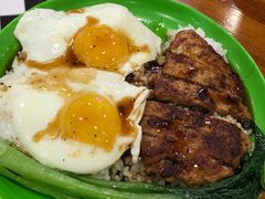 黑椒汁猪扒煎双蛋饭-澳门陈光记烧味饭店(南京德基广场店)