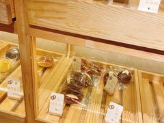 -yeast面包店