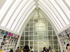 -钟书阁(松江泰晤士小镇店)