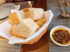 餐前面包-卡普里披萨·牛扒·下午茶