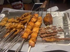 -三个大叔烤羊肉串·歌手驻唱·碳烤鲜肉(西三旗店)