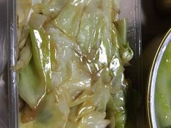 手撕莲花白-老滇山寨•云南特色菜•地方菜•民族风情歌舞表演(金碧店)