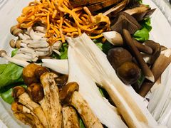 菌菇拼盘-八珍玉食鸡煲·打边炉(印象城店)