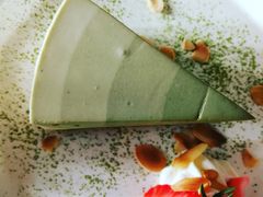 抹茶渐变慕斯-彳亍咖啡·这里(水湾路店)