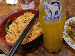 -爆炸头阿姨小四川正宗川味小吃(无任何分店)