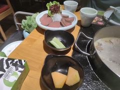 -洪氏嗨捞·广东猪肚鸡·椰子鸡火锅(西咸万象城店)