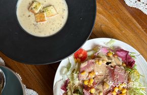 Grilled Beef and Seasonal Vegetable Salad