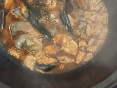 鱼锅水库野生-乡村木柴铁锅炖饭店
