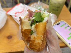 -Bánh Mì Huynh Hoa