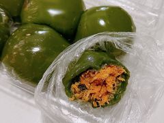 咸蛋黄肉松青团-白玉兰食品(中山公园龙之梦店)